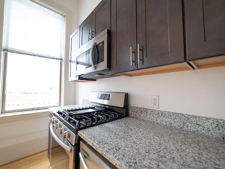 1900 W 25th St #305 — Photo 5
