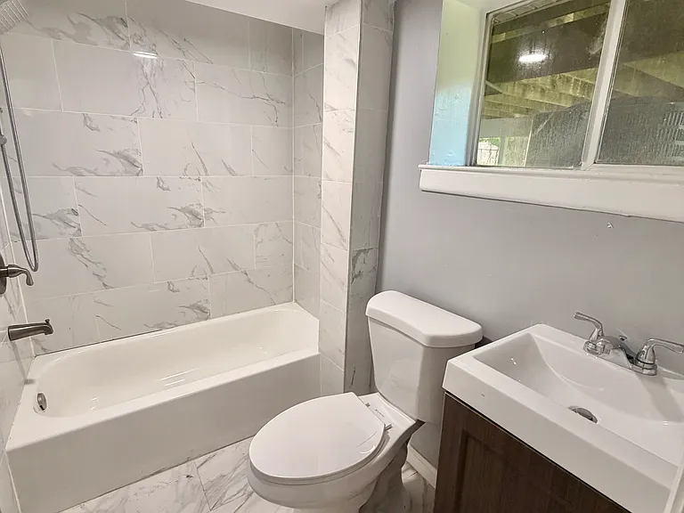 309 Ellis Ct — Photo 10
