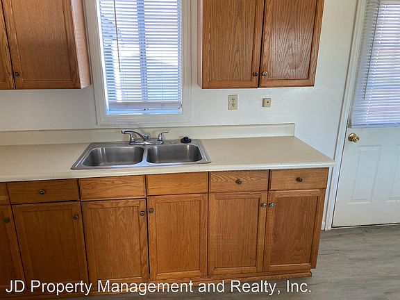 5th image of 245 East Dr Unit A