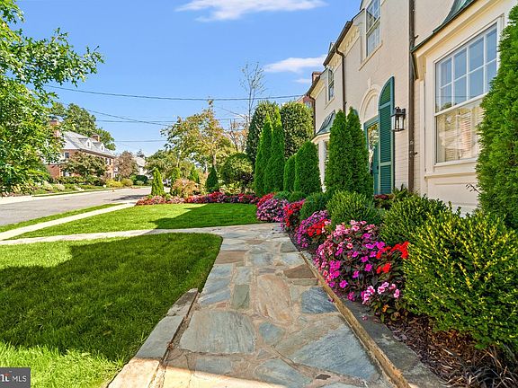 4th image of 2109 Foresthill Rd