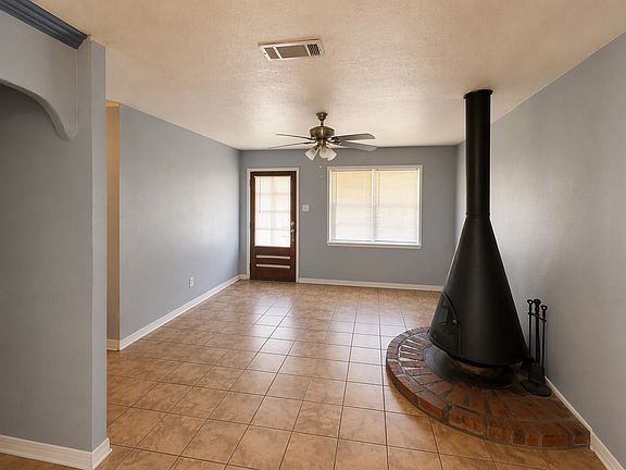 4th image of 2620 Lola Ln