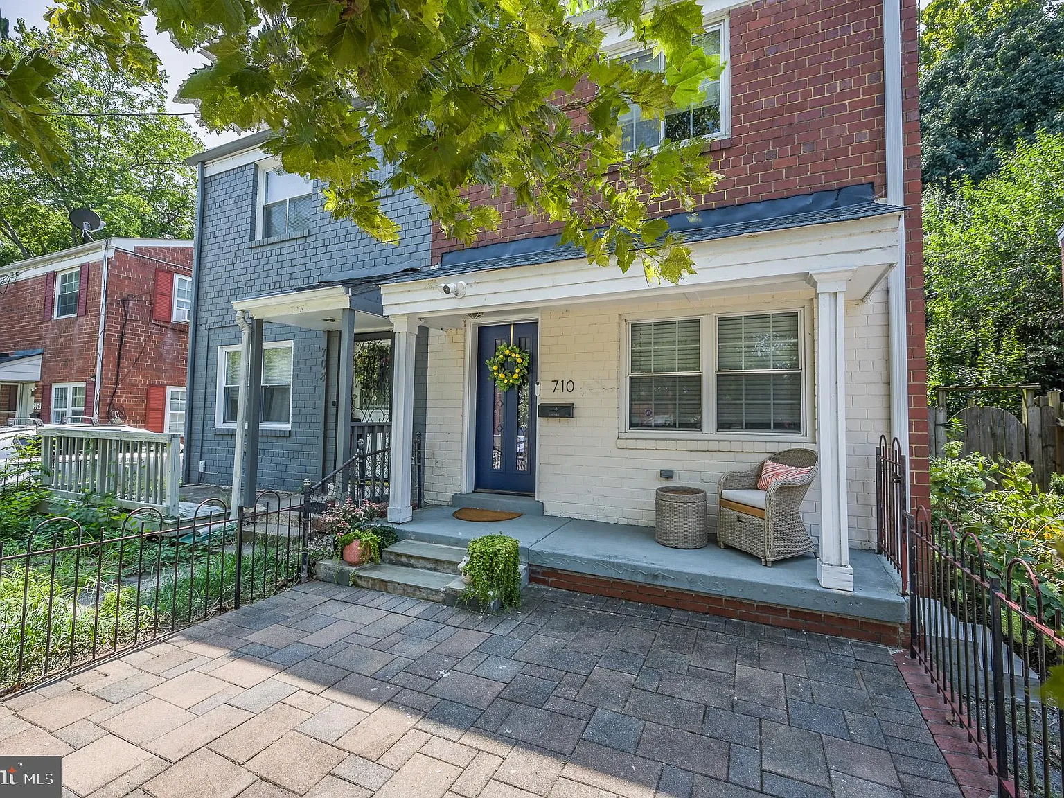2 bed, 2.5 bath, 1056 sqft, $3,300 — Photo 2