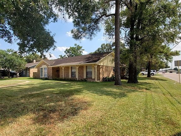 3rd image of 13902 Woodforest Blvd