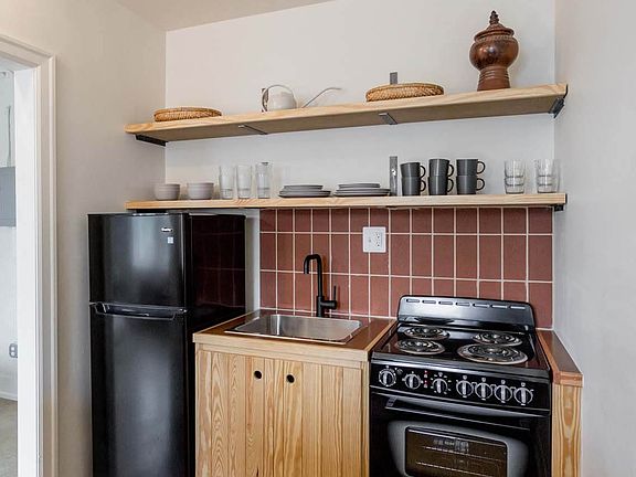 3rd image of 512 W Grand Blvd #408