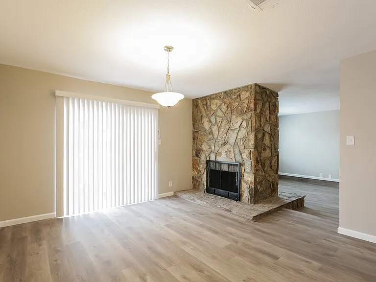 8116 Eginton Ave — Photo 5