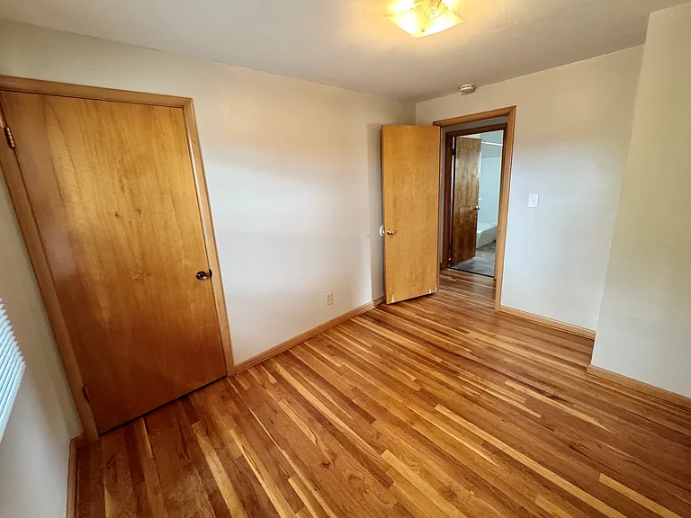 3929 Lakeview Dr — Photo 8