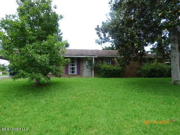 320 Sgt Henry L Brown Dr, Natchez, MS 39120