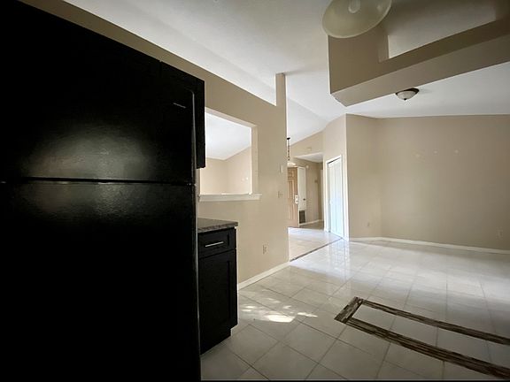 4th image of 400 N Hart Blvd