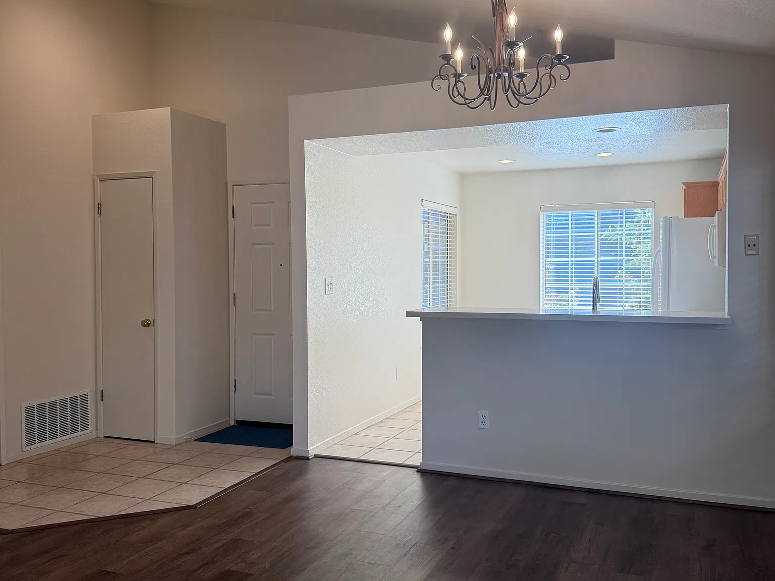 3 bed, 1114 sqft, $3,900 — Photo 3