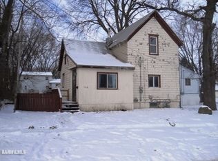 706 S 16th St, Freeport, IL 61032