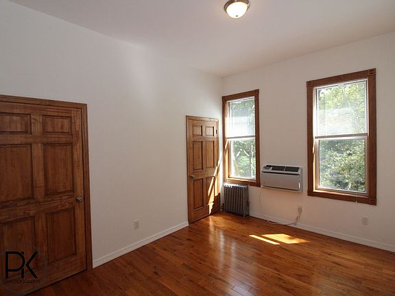4th image of 215 Nassau Ave APT 3R