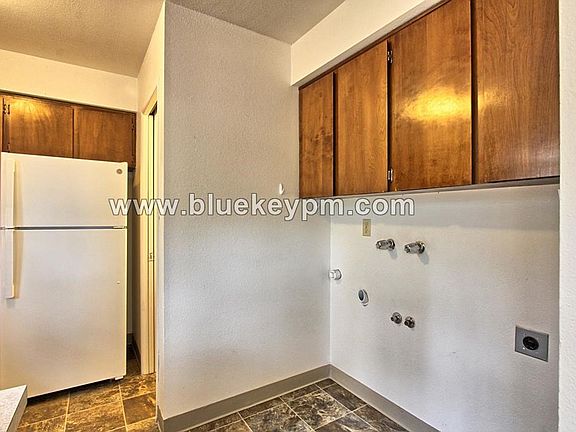 5th image of 403 NE 147th Ave