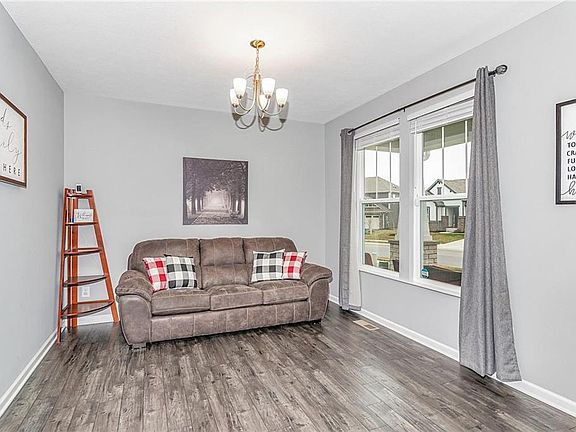 4th image of 4161 Basswood Dr