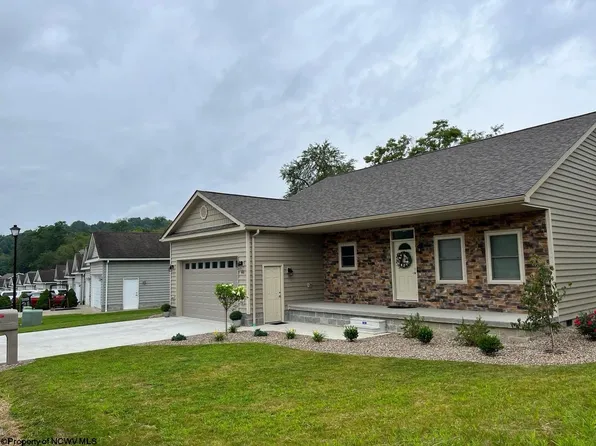 405 Edgewater Dr, Elkins, WV 26241