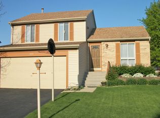 105 Southwood Cir, Streamwood, IL
