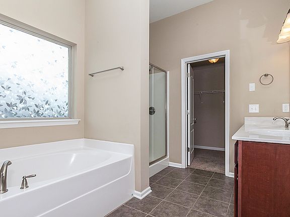 4th image of 204 Foxley Ct