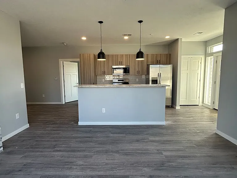 2724 Silver St — Photo 96