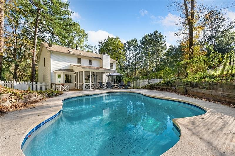 1st image of 1661 Shamrock Trl NE