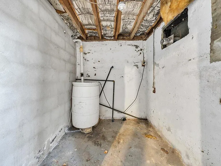 32 Upland Dr — Photo 25