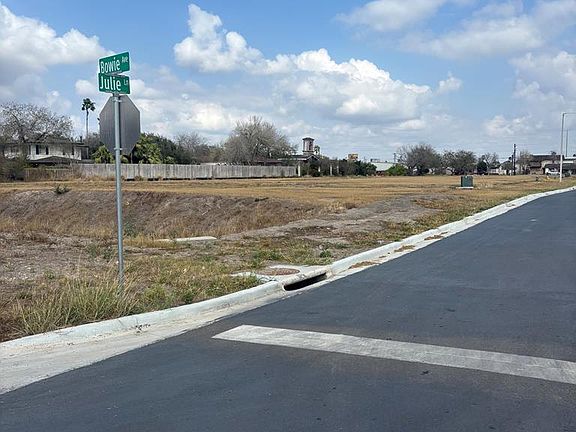 2nd image of 1109 Julio Ln