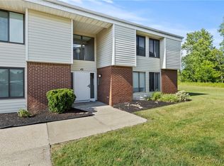 43 Beehunter Ct #D, East Amherst, NY 14051