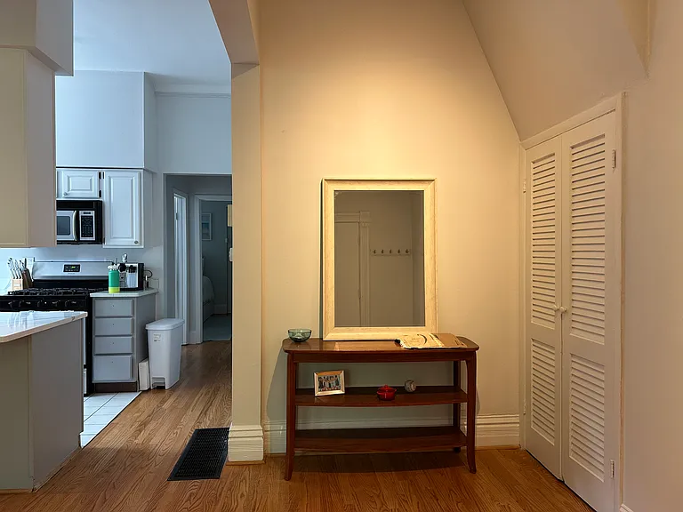 208 W Willow St #1 — Photo 8