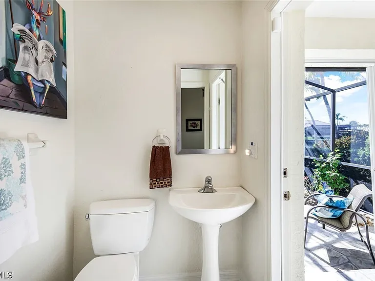 2556 SW 28th Pl — Photo 21