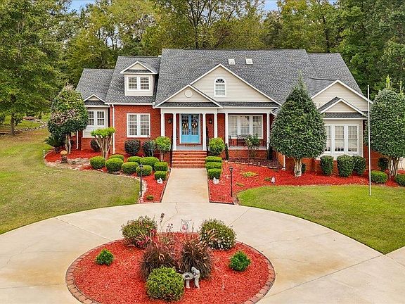 3rd image of 383 Evergreen Rd