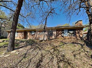 1912 Crooked Ln, Fort Worth, TX 76112