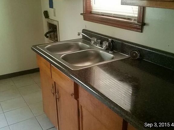 4th image of 3070 Beauchamp Dr