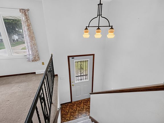 5th image of 1301 Meadow Dr