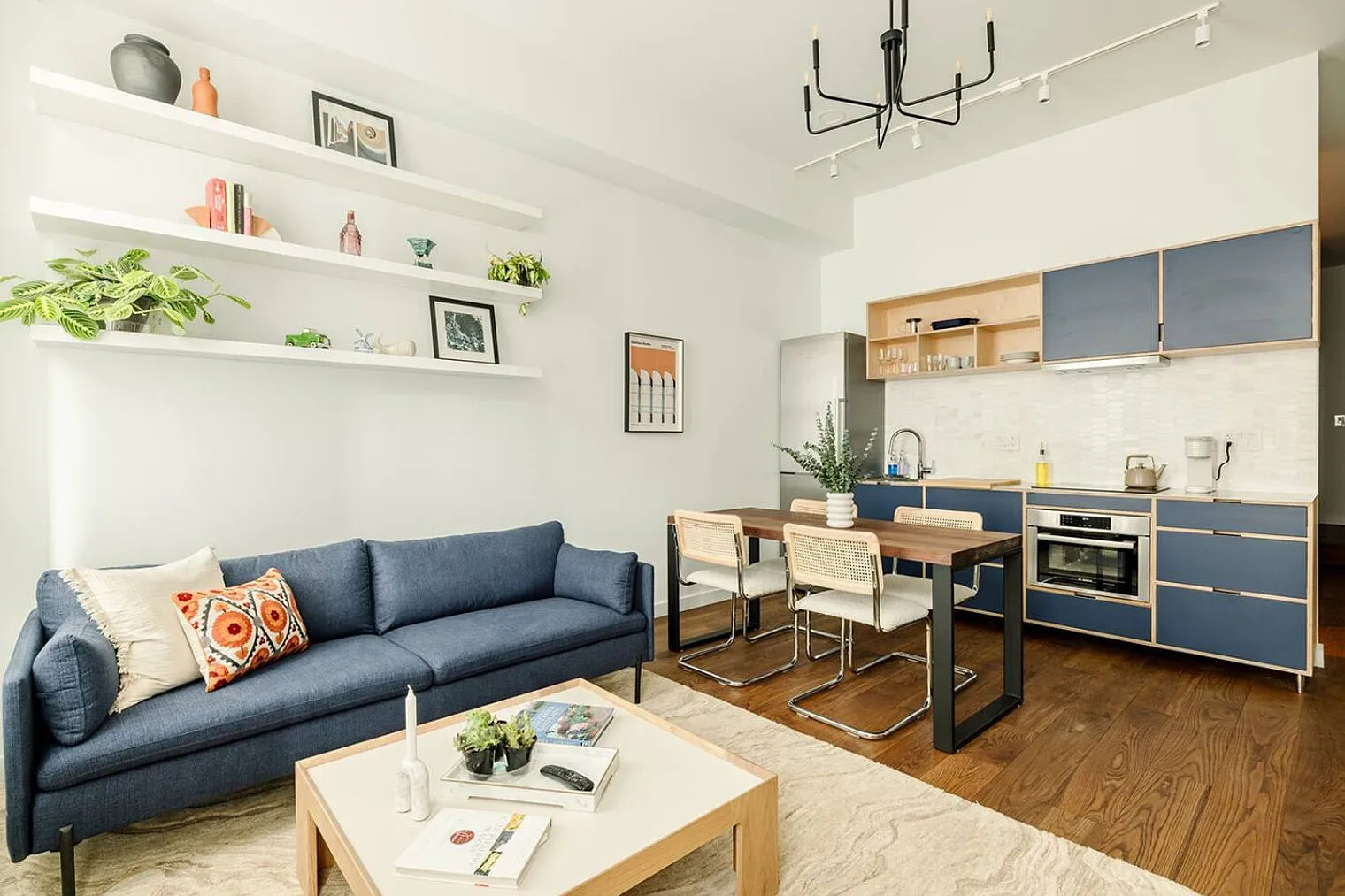 1 bed, 1.0 bath, 721 sqft, $2,225 — Photo 2