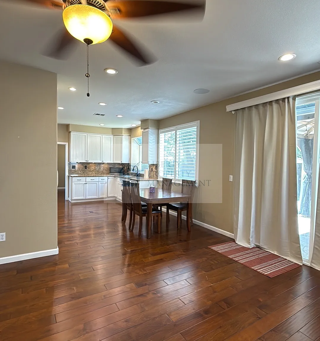 3 bed, 1927 sqft, $2,795 — Photo 3