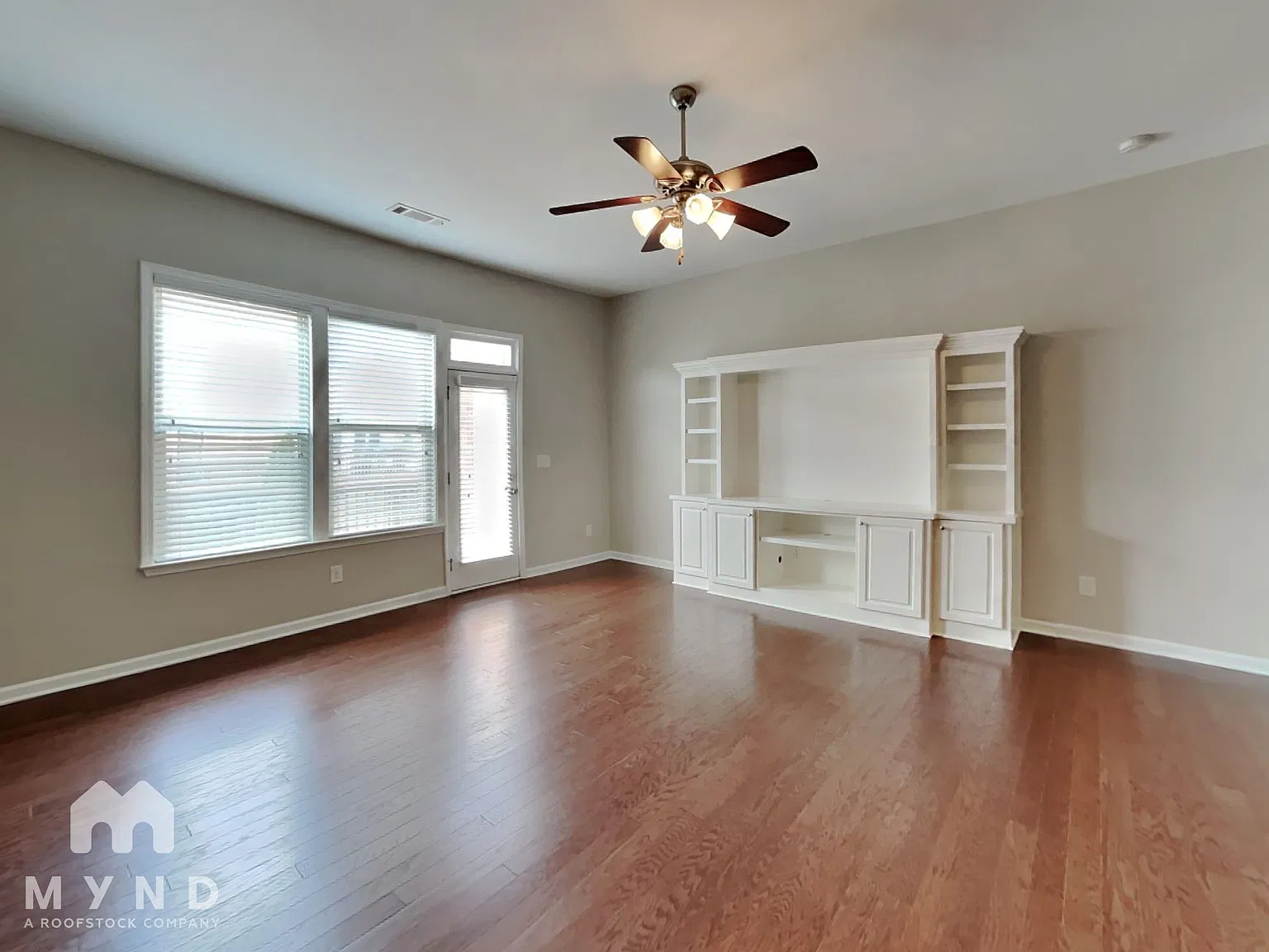 3 bed, 3.5 bath, 2200 sqft, $3,095 — Photo 3