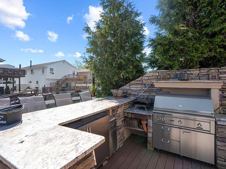 539 Nassau Ave #A — Photo 35