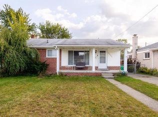 33521 Kathryn St, Garden City, MI 48135