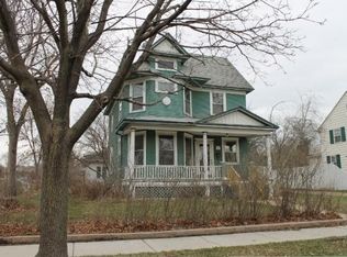 422 1st St W, Chaska, MN 55318