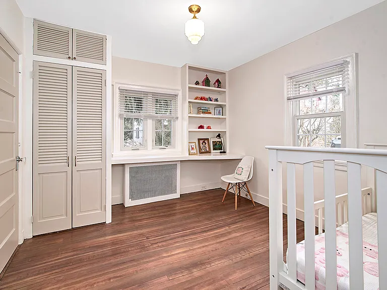 319 Oakland Beach Ave — Photo 7