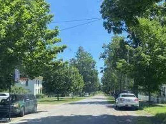 Exterior Neighborhood (street photo)