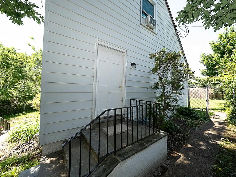 35 Eastwood Rd — Photo 3
