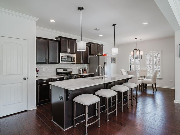 4th image of 1715 Creekside Dr