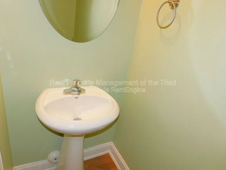 4 Rhododendron Dr — Photo 10