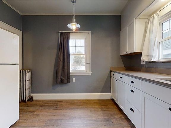 5th image of 83 Tallman Ave