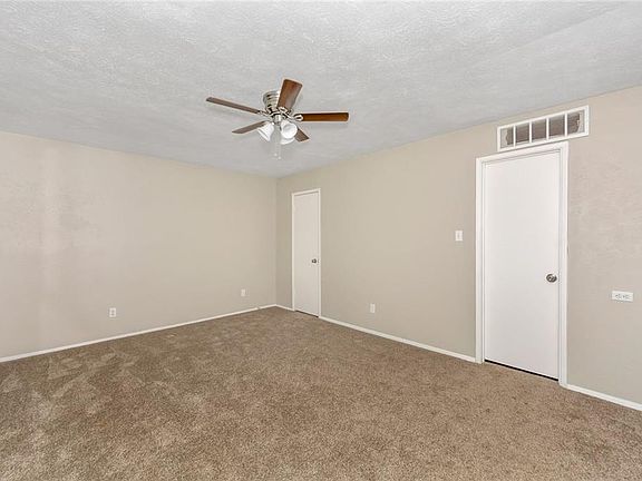4th image of 3300 Amberway Dr