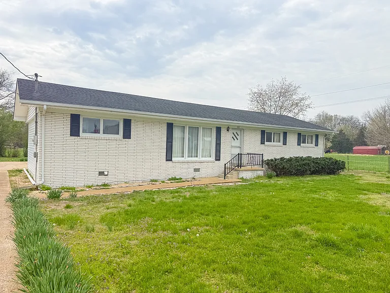 927 E Jefferson St — Photo 2