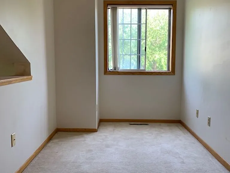 10900 Oregon Ave S — Photo 4