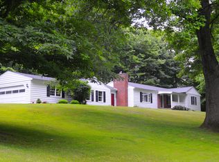 1 Woodcroft Ln, Fayetteville, NY 13066