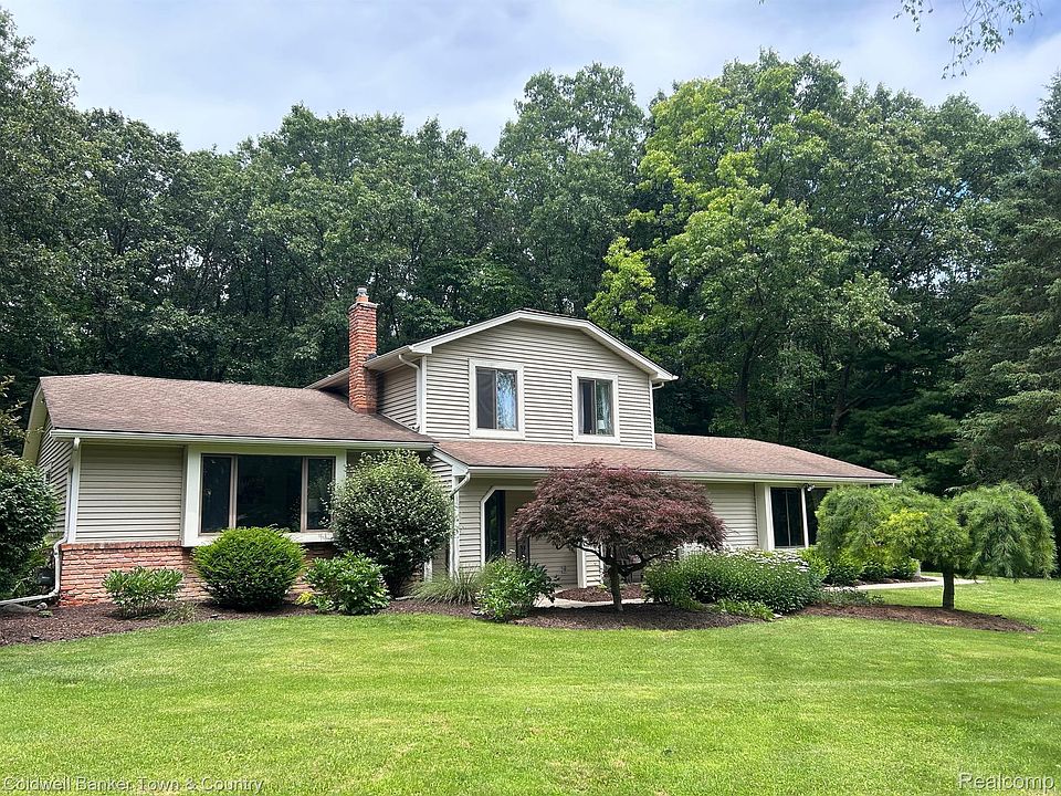 1st image of 2221 Applewood Ln