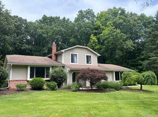 2221 Applewood Ln, Milford, MI