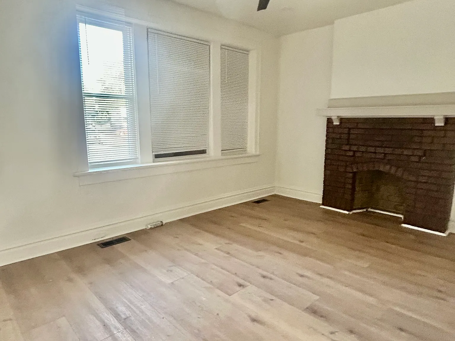 3 bed, 1100 sqft, $1,295 — Photo 4